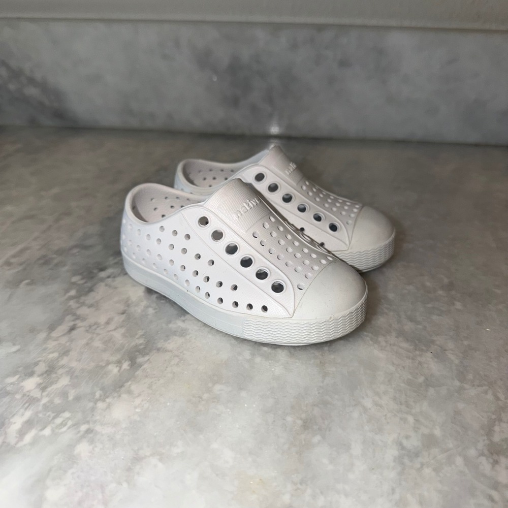 Native Jefferson Child White EVA Slip On Sneakers Shoes C5 Kids